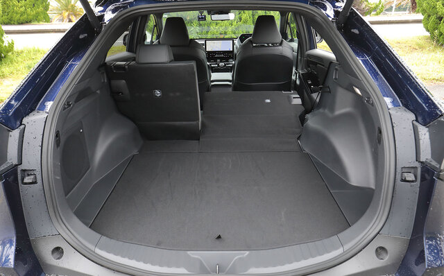 Test Drive of the bZ4X and Solterra, the SUV-type BEVs jointly developed by Toyota and Subaru. What are the differences in their ride quality? | TOYOTA SUBARU