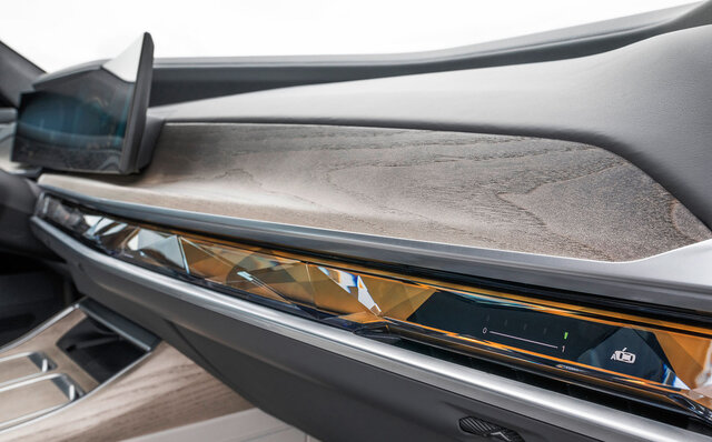 BMW's flagship sedan, the new 7 Series, goes on sale—the first BEV, the i7, is also in the lineup | BMW