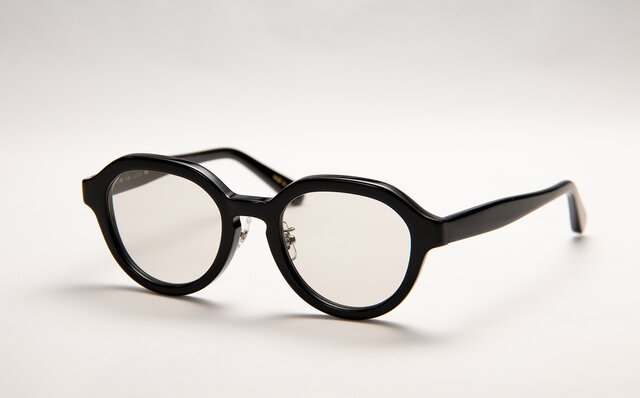 Designed by the team behind popular eyewear brands. A rising sunglasses brand: mille