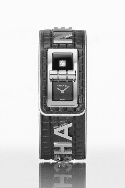 “CHANEL”のロゴが主役！「シャネル ウォンテッド カプセル コレクション」｜CHANEL