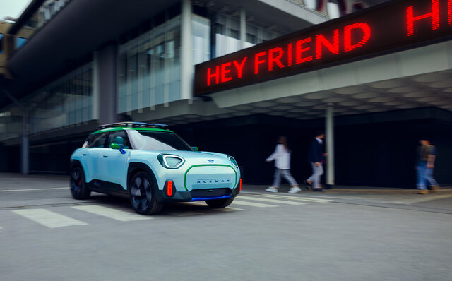 MINIの未来を提示するBEVクロスオーバーコンセプト「コンセプト エースマン」を世界初披露｜MINI