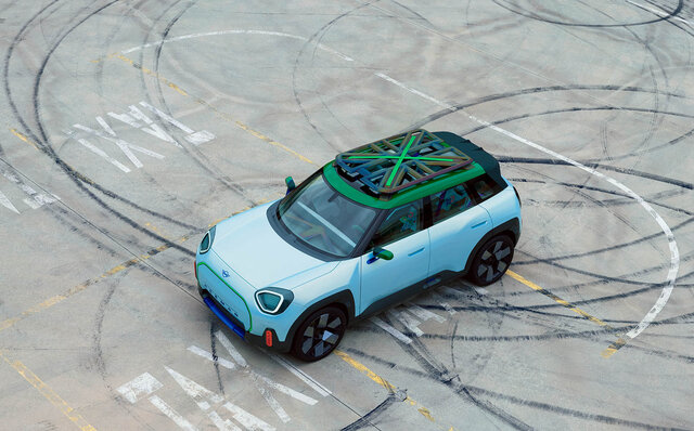 MINIの未来を提示するBEVクロスオーバーコンセプト「コンセプト エースマン」を世界初披露｜MINI