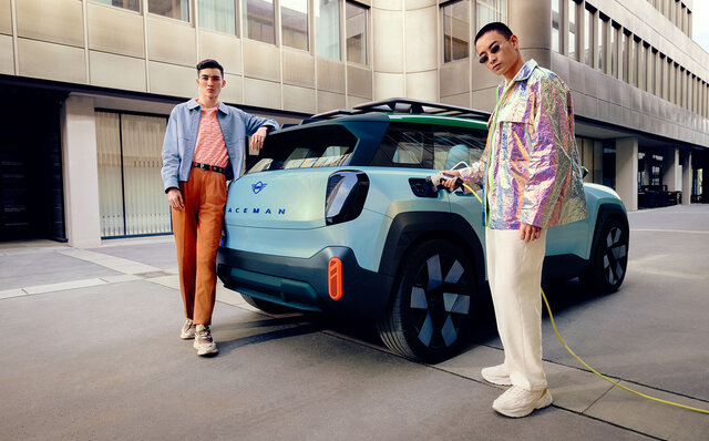 MINIの未来を提示するBEVクロスオーバーコンセプト「コンセプト エースマン」を世界初披露｜MINI