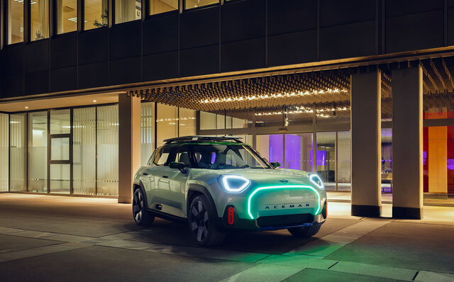 MINIの未来を提示するBEVクロスオーバーコンセプト「コンセプト エースマン」を世界初披露｜MINI