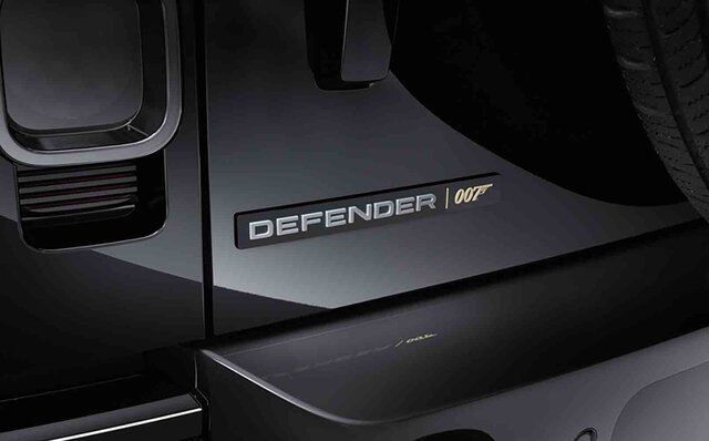 『007／ノー・タイム・トゥ・ダイ』に登場したディフェンダーがチャリティオークションに！｜Jaguar Land Rover