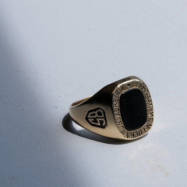 Adorn the season with sustainable vintage jewelry | chili