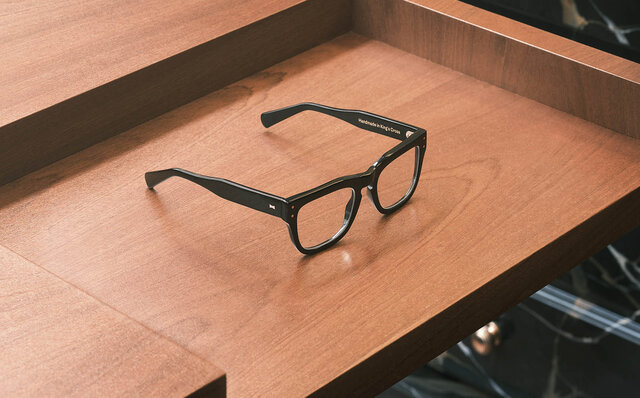 An innovative British eyewear brand. Special sale of a limited-edition model exclusive to their local shop: CUBITTS.