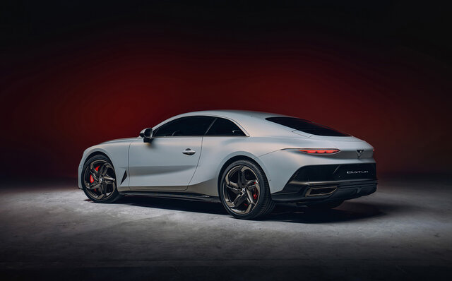 マリナーが手掛ける世界で18台限定の2シーターGT「バトゥール」を公開｜BENTLEY