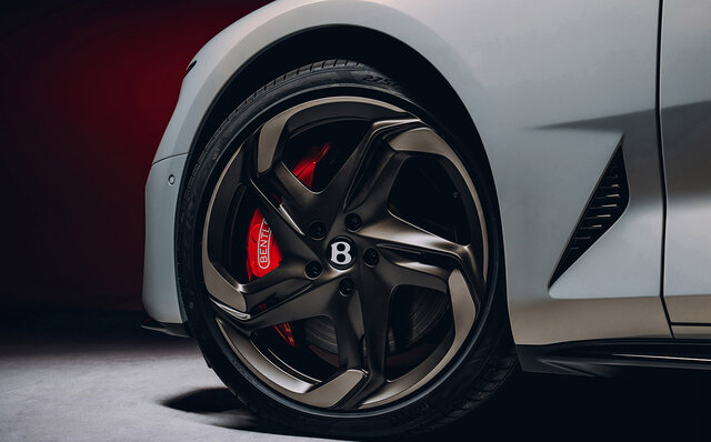 マリナーが手掛ける世界で18台限定の2シーターGT「バトゥール」を公開｜BENTLEY