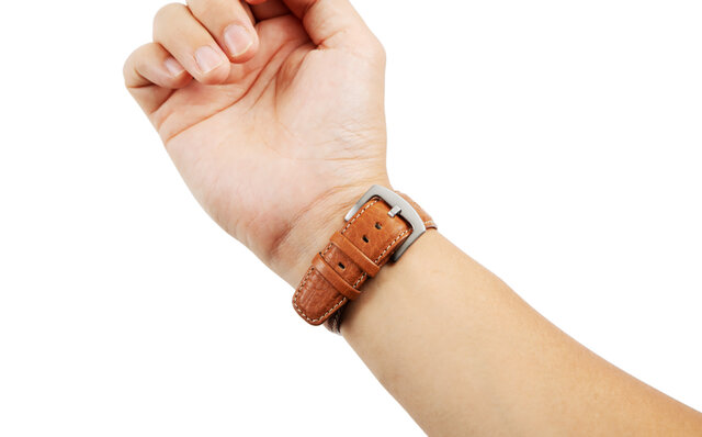 Add a touch of quality with Japanese oil-tanned leather that beautifully ages over time. "Leather Band for Apple Watch" | TSUCHIYA-KABAN