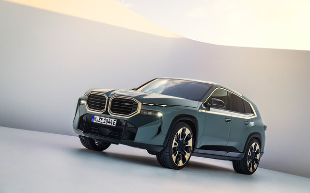 BMW M史上最強パワーを誇るPHEVモデル──BMW「XM」がデビュー｜BMW