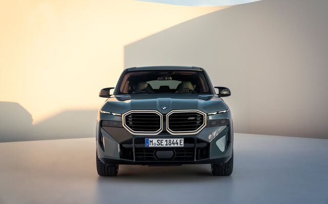 BMW M史上最強パワーを誇るPHEVモデル──BMW「XM」がデビュー｜BMW