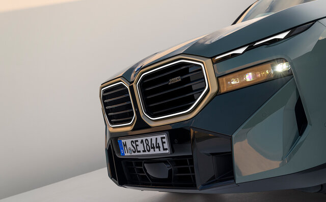 BMW M史上最強パワーを誇るPHEVモデル──BMW「XM」がデビュー｜BMW
