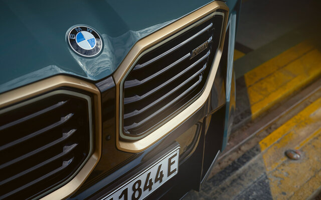 BMW M史上最強パワーを誇るPHEVモデル──BMW「XM」がデビュー｜BMW