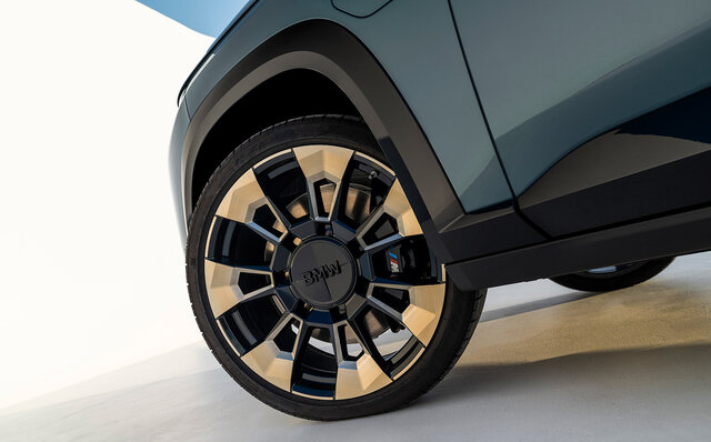 BMW M史上最強パワーを誇るPHEVモデル──BMW「XM」がデビュー｜BMW