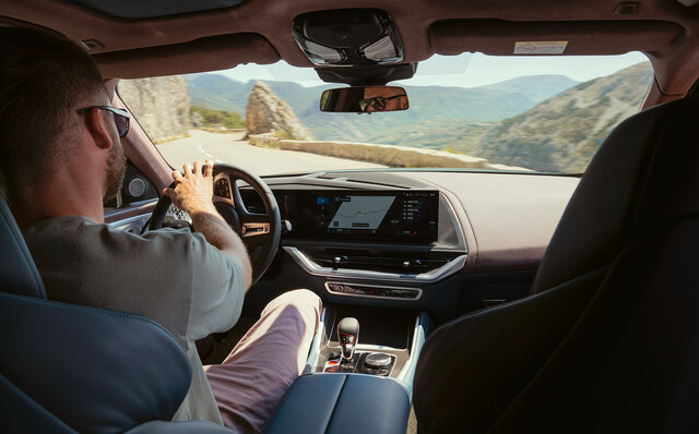 BMW M史上最強パワーを誇るPHEVモデル──BMW「XM」がデビュー｜BMW