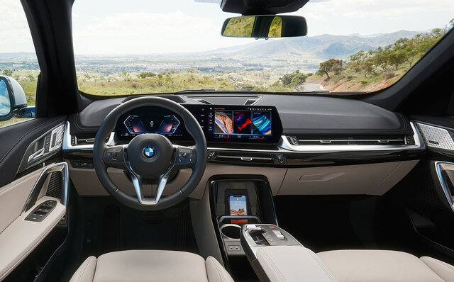 航続距離465kmのBEVもラインアップ──新型BMW「X1」がデビュー｜BMW