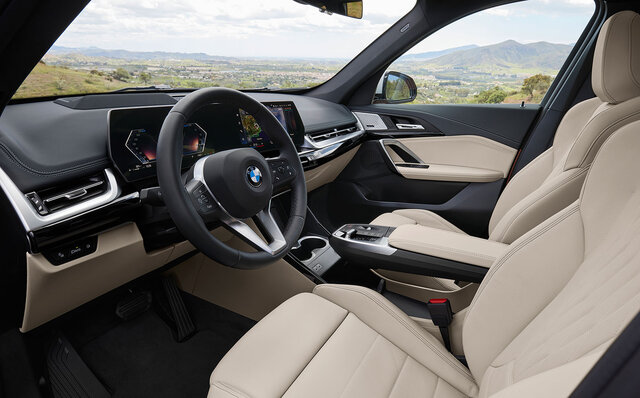 航続距離465kmのBEVもラインアップ──新型BMW「X1」がデビュー｜BMW