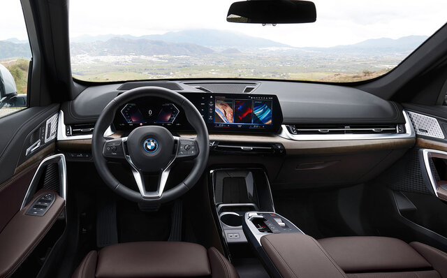 航続距離465kmのBEVもラインアップ──新型BMW「X1」がデビュー｜BMW