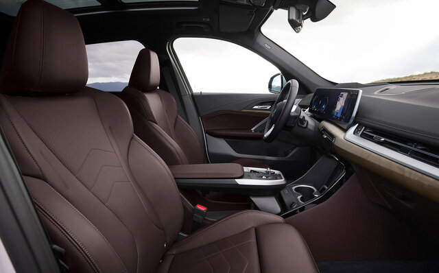 航続距離465kmのBEVもラインアップ──新型BMW「X1」がデビュー｜BMW