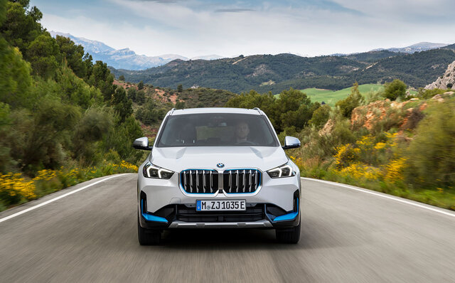 航続距離465kmのBEVもラインアップ──新型BMW「X1」がデビュー｜BMW