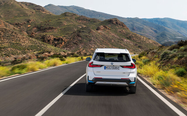 航続距離465kmのBEVもラインアップ──新型BMW「X1」がデビュー｜BMW
