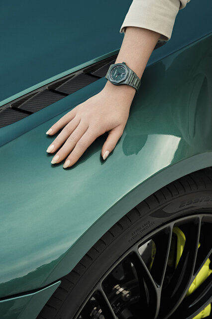伝統的なグリーンを纏う「ロレアート グリーンセラミック アストンマーティン エディション」｜GIRARD-PERREGAUX