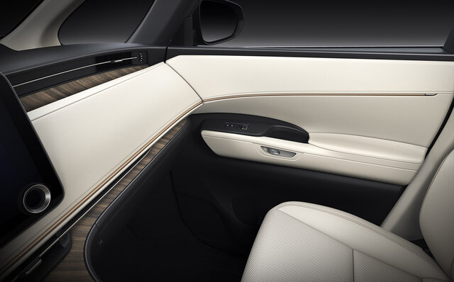 Lexus's Flagship MPV, the New LM, World Premieres at the Shanghai Auto Show | LEXUS
