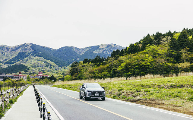 What is Travel Art? Murakami Kaikai experiences French luxury with the DS 7 | DS