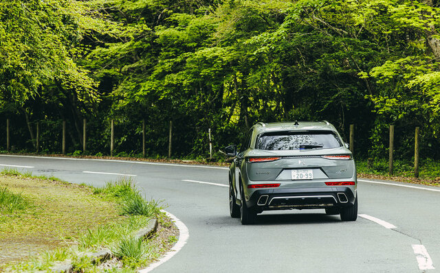 What is Travel Art? Murakami Kaikai experiences French luxury with the DS7 | DS