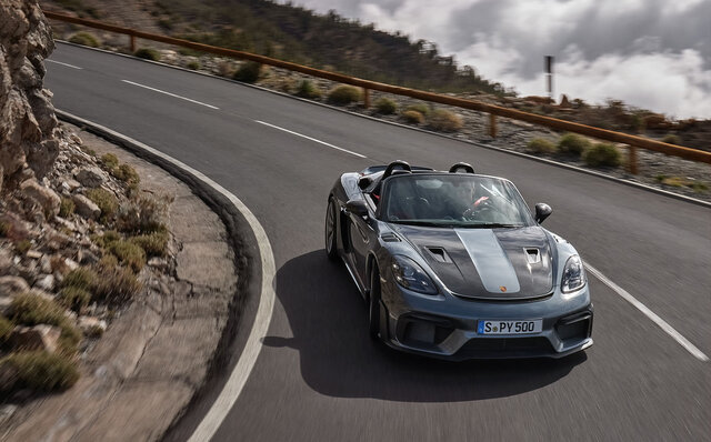 The 718 Spyder RS Debuts, the First Mid-Engined Spider with a Heart from the 911 GT3 | Porsche