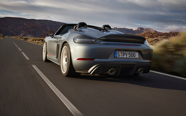 The 718 Spyder RS Debuts, the First Mid-Engined Spider with a Heart from the 911 GT3 | Porsche