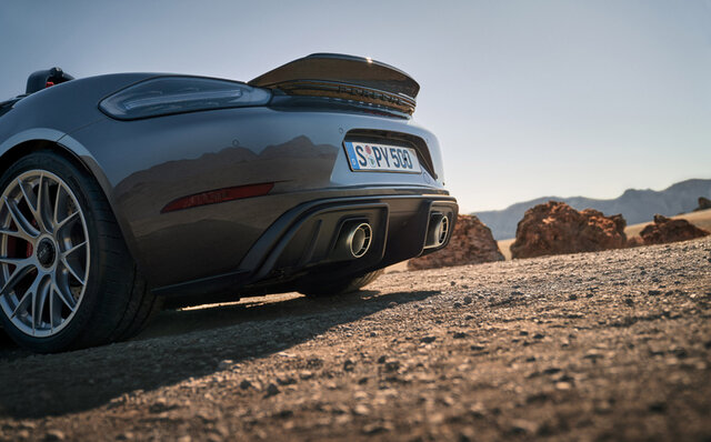 The 718 Spyder RS Debuts, the First Mid-Engined Spider with a Heart from the 911 GT3 | Porsche