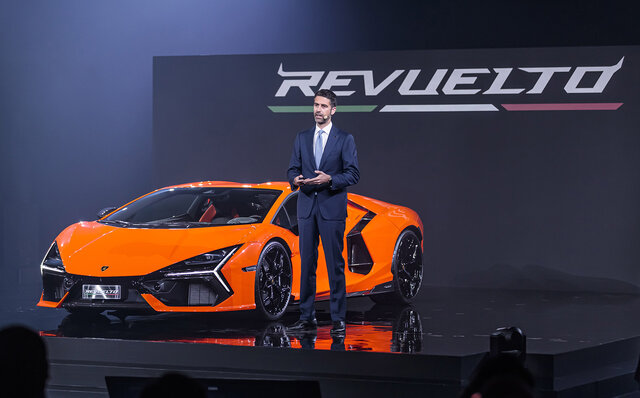 Lamborghini's First PHEV Flagship, the Revuelto, Makes its Japan Premiere | Lamborghini