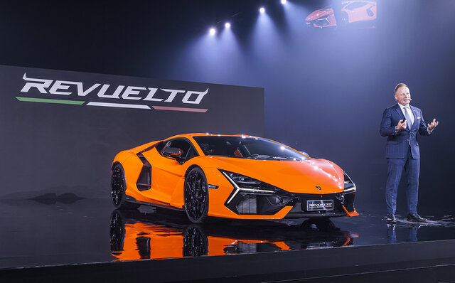 Lamborghini's First PHEV Flagship, the Revuelto, Makes its Japan Premiere | Lamborghini