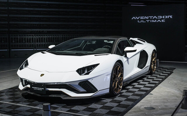 Lamborghini's First PHEV Flagship, the Revuelto, Makes its Japan Premiere | Lamborghini