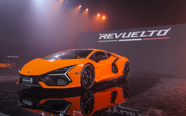 Lamborghini's First PHEV Flagship, the Revuelto, Makes its Japan Premiere | Lamborghini
