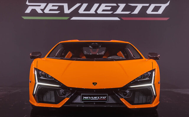Lamborghini's First PHEV Flagship, the Revuelto, Makes its Japan Premiere | Lamborghini
