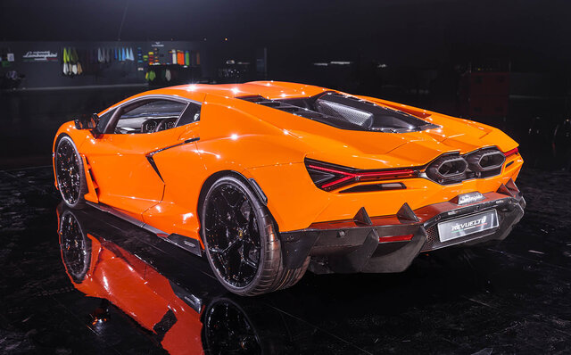 Lamborghini's First PHEV Flagship, the Revuelto, Makes its Japan Premiere | Lamborghini