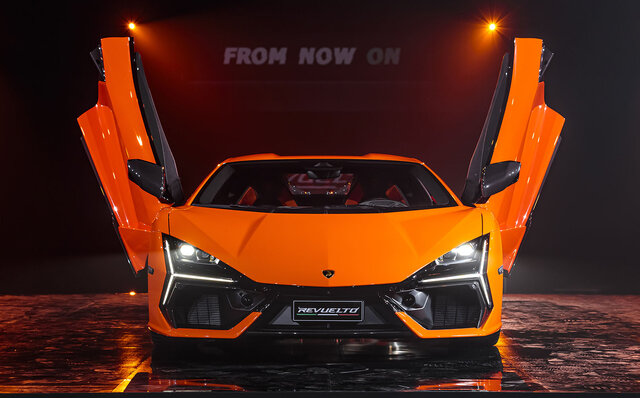 Lamborghini's First PHEV Flagship, the Revuelto, Makes its Japan Premiere | Lamborghini