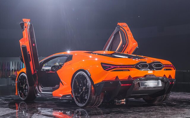 Lamborghini's First PHEV Flagship, the Revuelto, Makes its Japan Premiere | Lamborghini