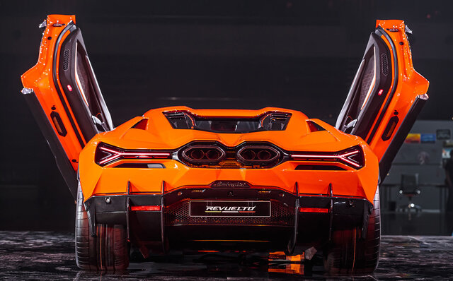Lamborghini's First PHEV Flagship, the Revuelto, Makes its Japan Premiere | Lamborghini