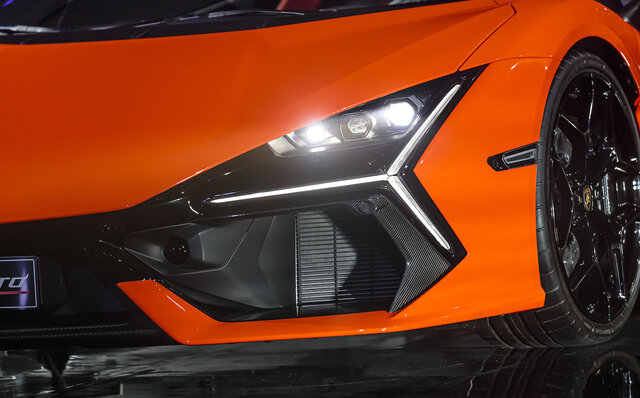 Lamborghini's First PHEV Flagship, the Revuelto, Makes its Japan Premiere | Lamborghini