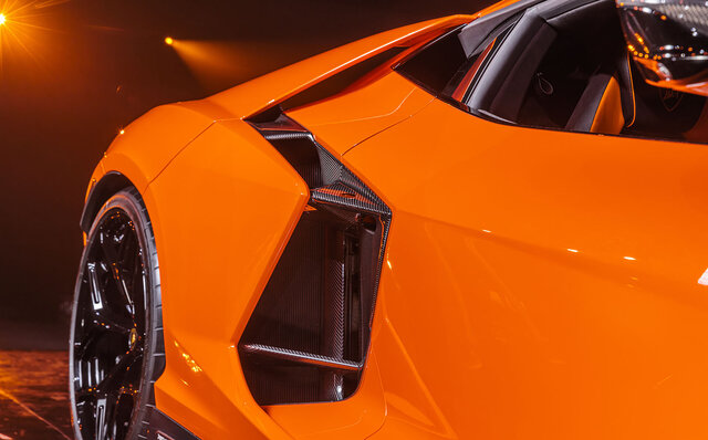 Lamborghini's First PHEV Flagship, the Revuelto, Makes its Japan Premiere | Lamborghini