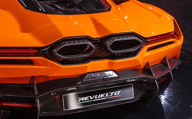 Lamborghini's First PHEV Flagship, the Revuelto, Makes its Japan Premiere | Lamborghini