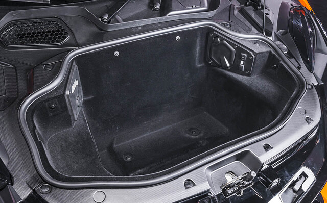 Lamborghini's First PHEV Flagship, the Revuelto, Makes its Japan Premiere | Lamborghini