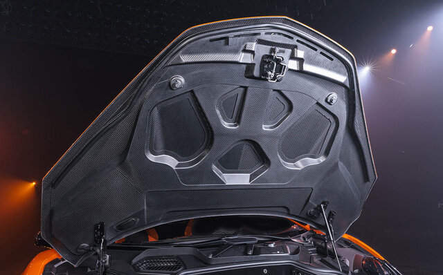 Lamborghini's First PHEV Flagship, the Revuelto, Makes its Japan Premiere | Lamborghini