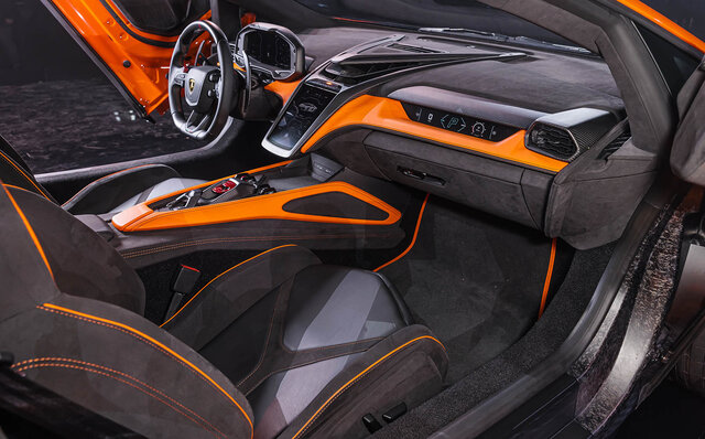 Lamborghini's First PHEV Flagship, the Revuelto, Makes its Japan Premiere | Lamborghini
