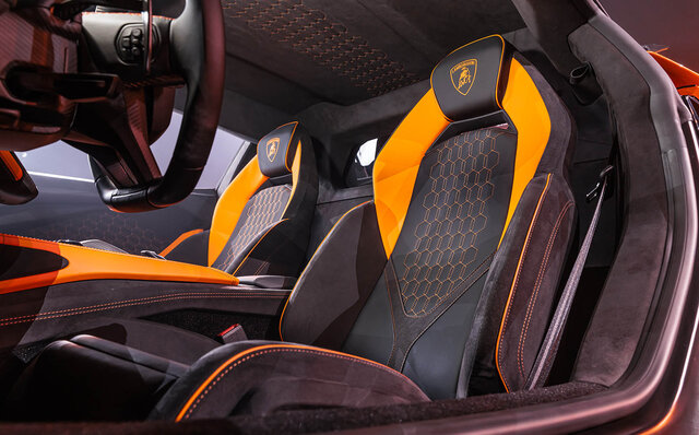 Lamborghini's First PHEV Flagship, the Revuelto, Makes its Japan Premiere | Lamborghini