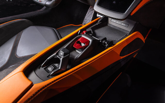 Lamborghini's First PHEV Flagship, the Revuelto, Makes its Japan Premiere | Lamborghini